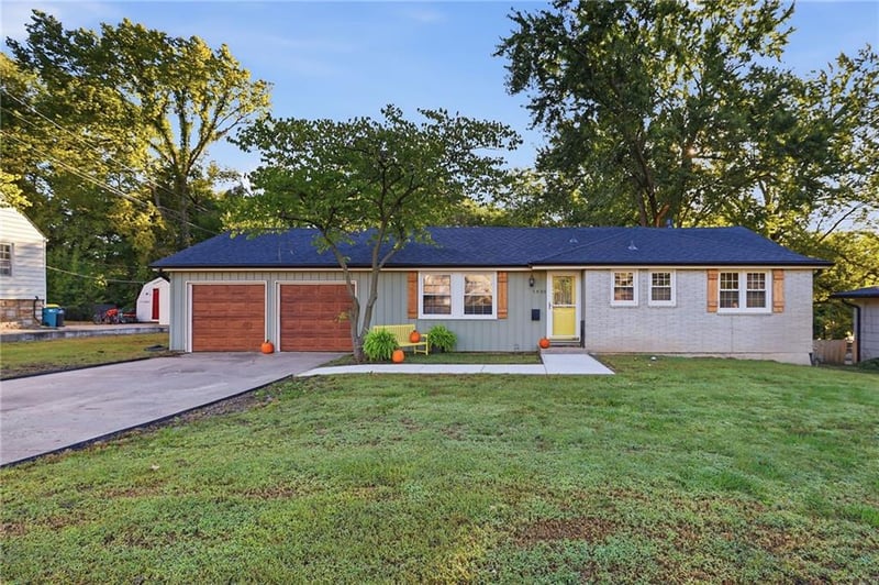 5909 Melrose Ln, Shawnee, KS 66203