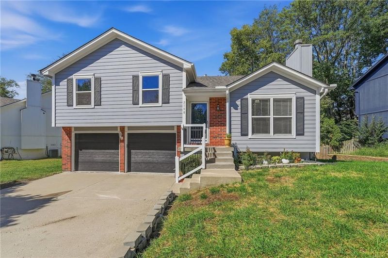 2108 SW Sterling Dr, Lee's Summit, MO 64081