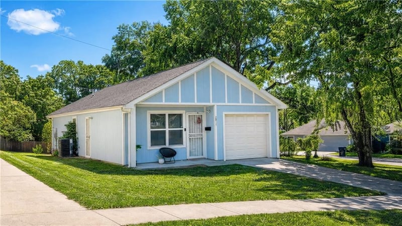 2817 Kensington Ave, Kansas City, MO 64128