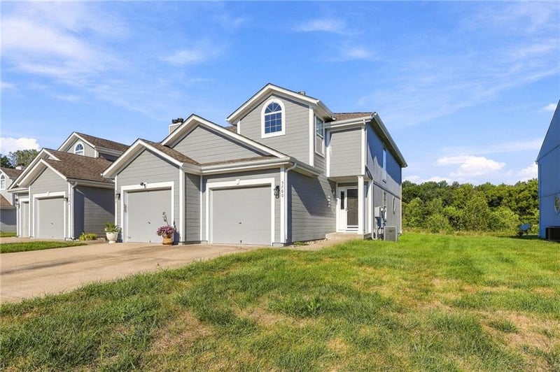 5760 NW Plantation Ln #181-D, Lee's Summit, MO 64064