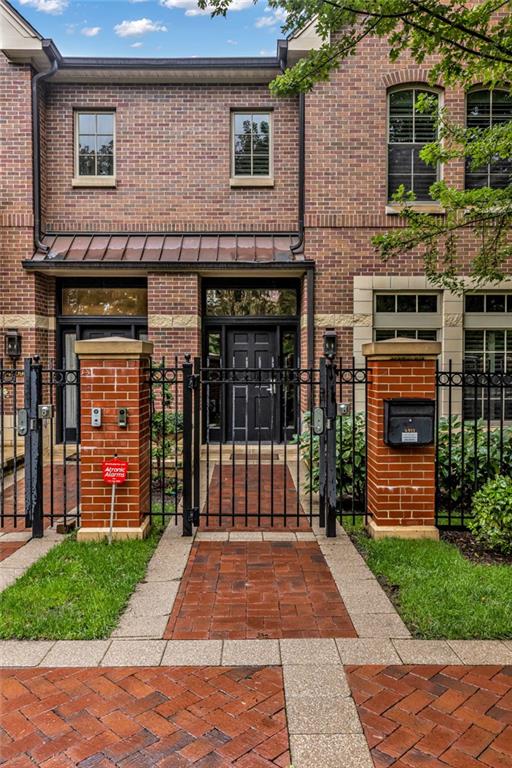 4911 Wyandotte St, Kansas City, MO 64112
