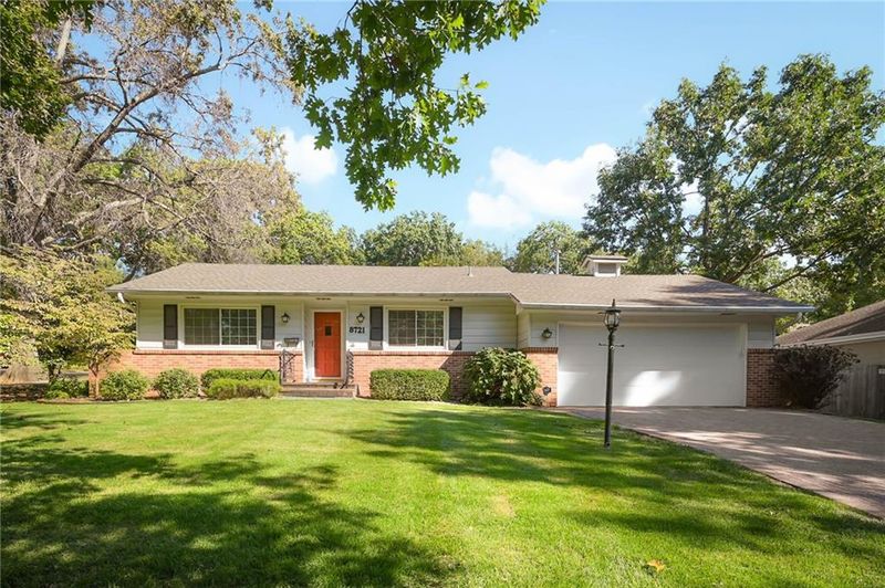 8721 Reeds Rd, Overland Park, KS 66207
