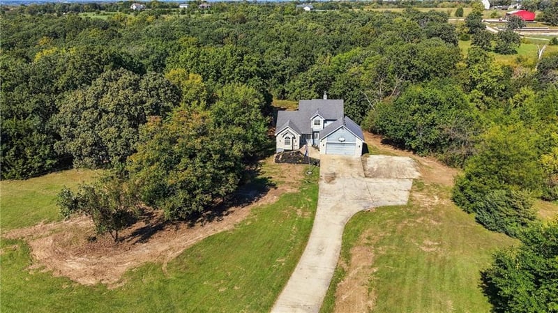 38600 E Parrent Rd, Oak Grove, MO 64075