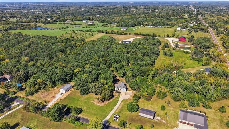 38600 E Parrent Rd, Oak Grove, MO 64075
