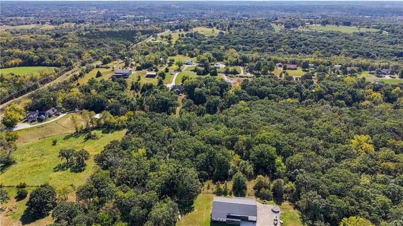 38600 E Parrent Rd, Oak Grove, MO 64075