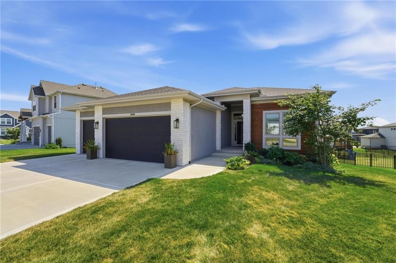 13405 W 177th St, Overland Park, KS 66013