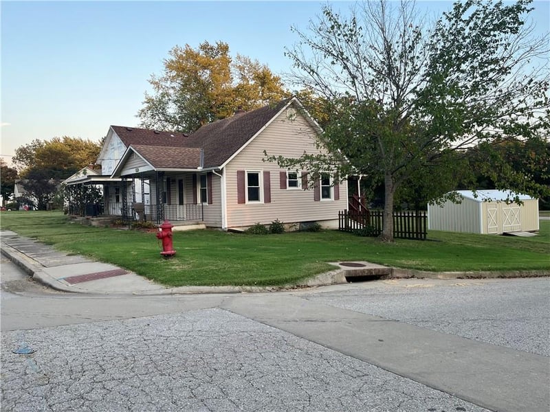 625 W 26th St W, Higginsville, MO 64037