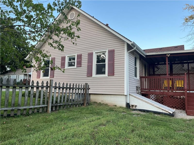 625 W 26th St W, Higginsville, MO 64037