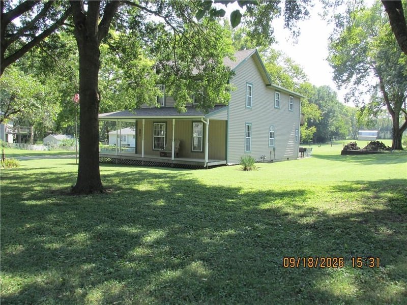301 Oak St W, Greenwood, MO 64034