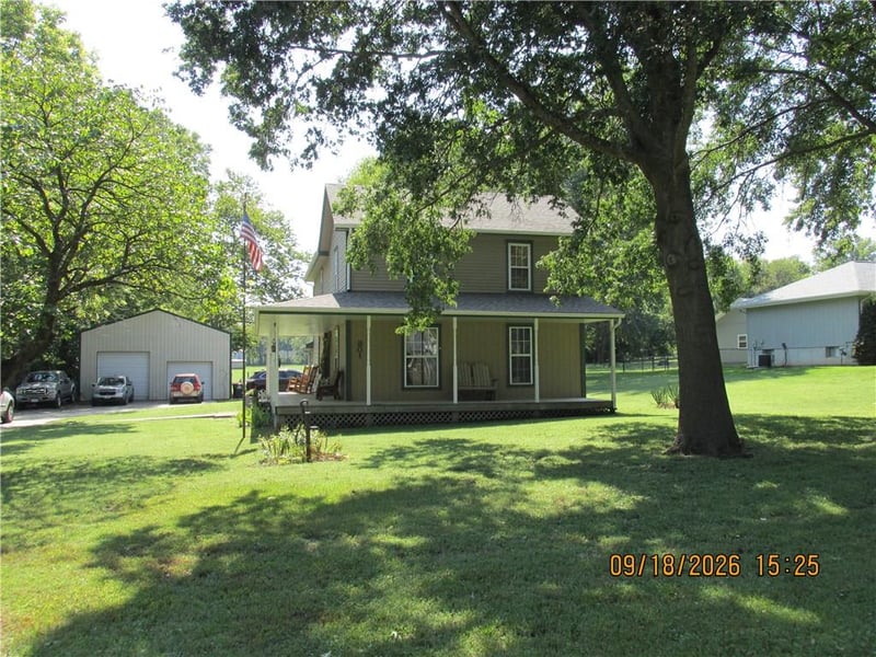 301 Oak St W, Greenwood, MO 64034