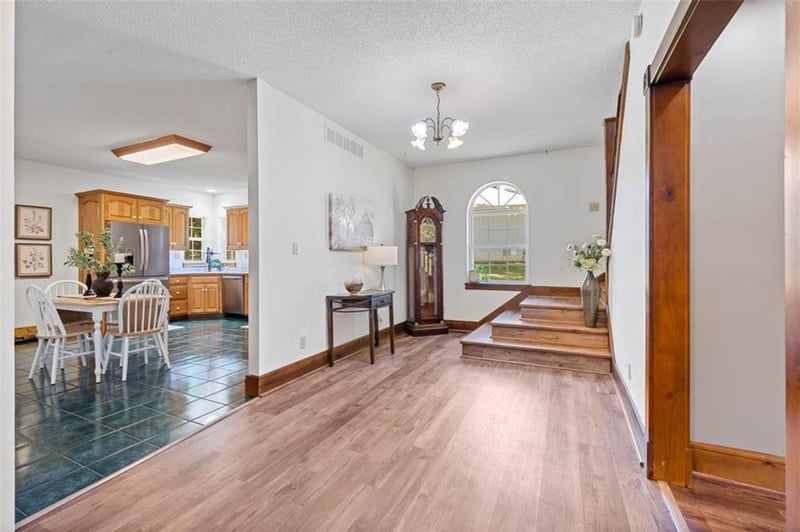 301 Oak St W, Greenwood, MO 64034