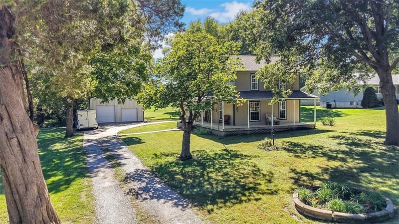 301 Oak St W, Greenwood, MO 64034