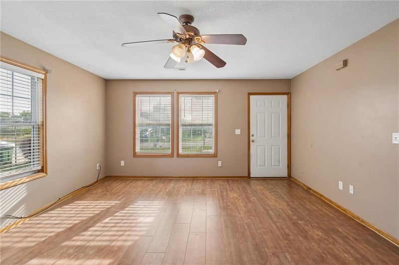729 Meadow Ln #B, Peculiar, MO 64078