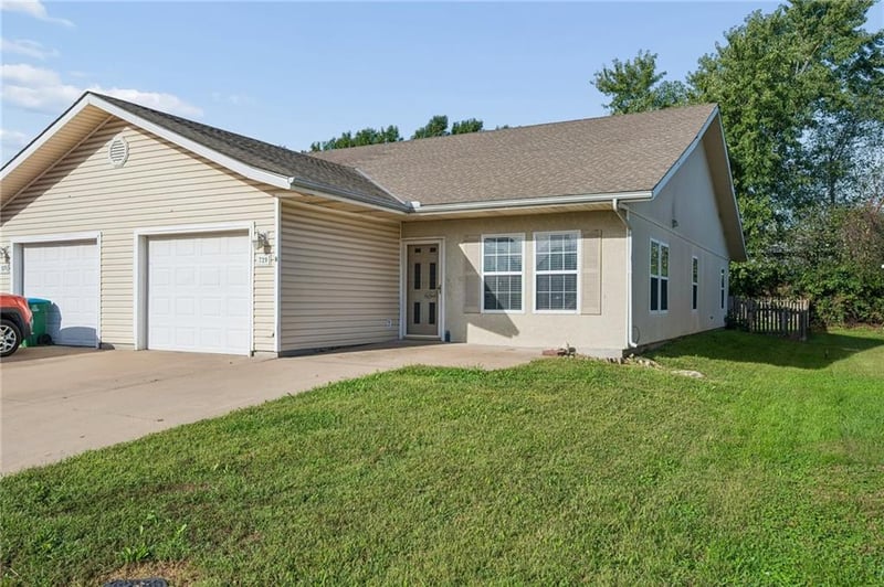 729 Meadow Ln #B, Peculiar, MO 64078
