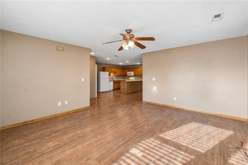 729 Meadow Ln #B, Peculiar, MO 64078