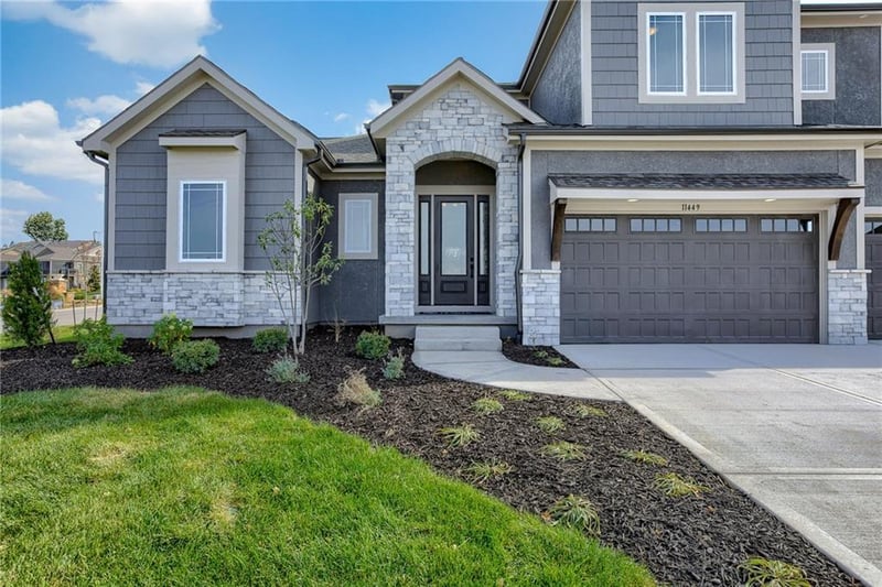 2416 W 179th St, Overland Park, KS 66085