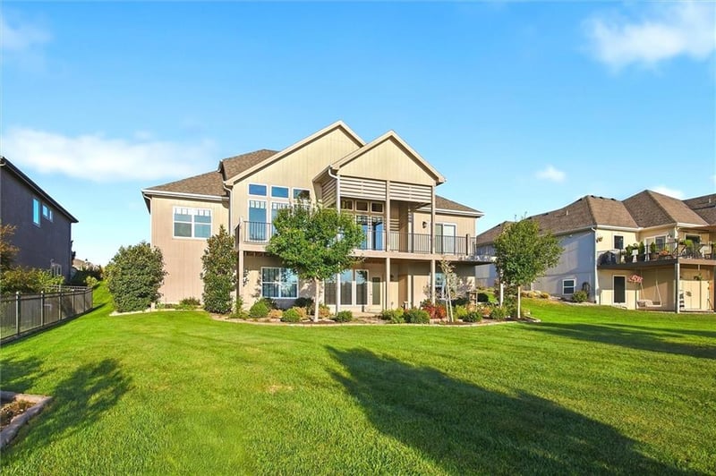 4313 Lakeshore Dr, Basehor, KS 66007