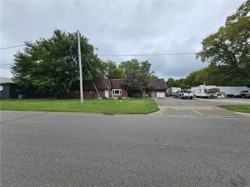 6108 Merriam Ln, Merriam, KS 66203