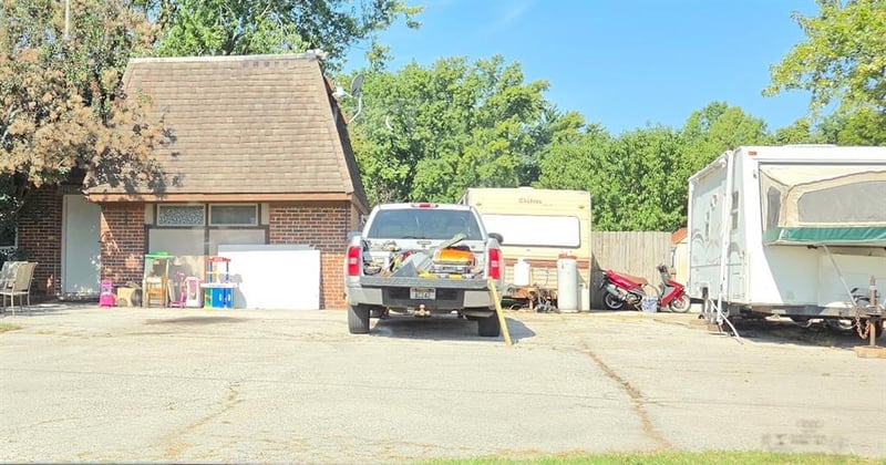 6108 Merriam Ln, Merriam, KS 66203