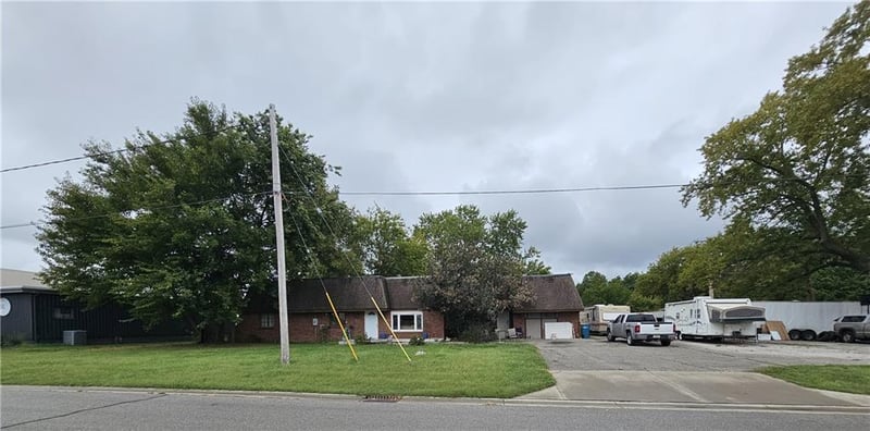 6108 Merriam Ln, Merriam, KS 66203