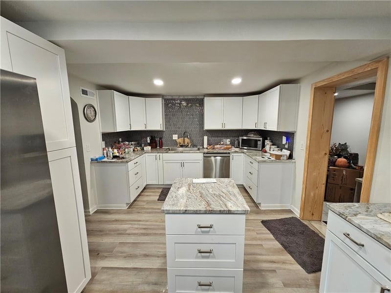 6108 Merriam Ln, Merriam, KS 66203