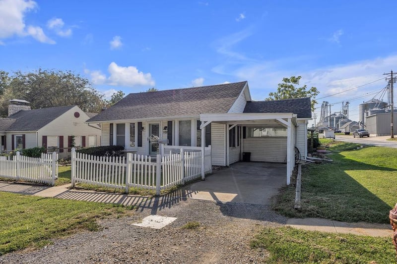 102 S Chestnut St, Cameron, MO 64429