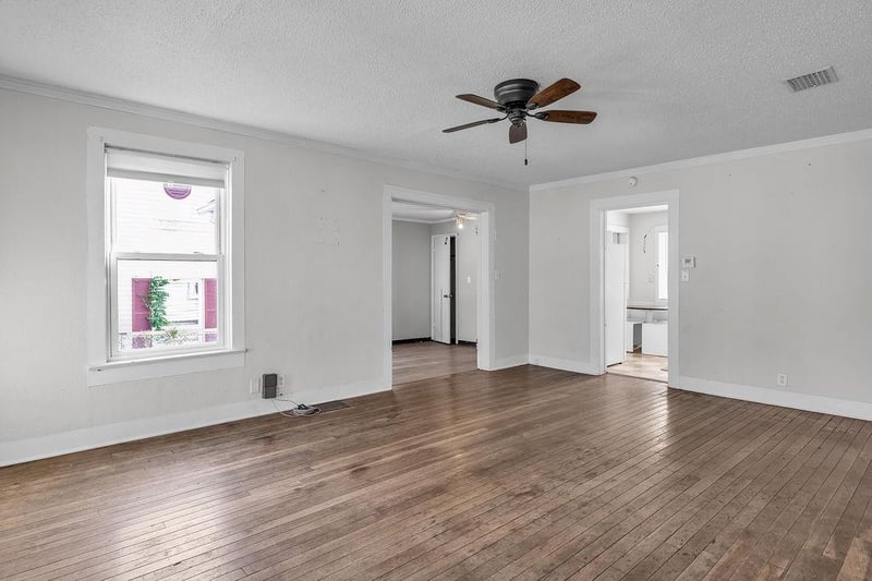 102 S Chestnut St, Cameron, MO 64429