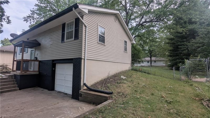 13420 Belmeade Ave, Grandview, MO 64030