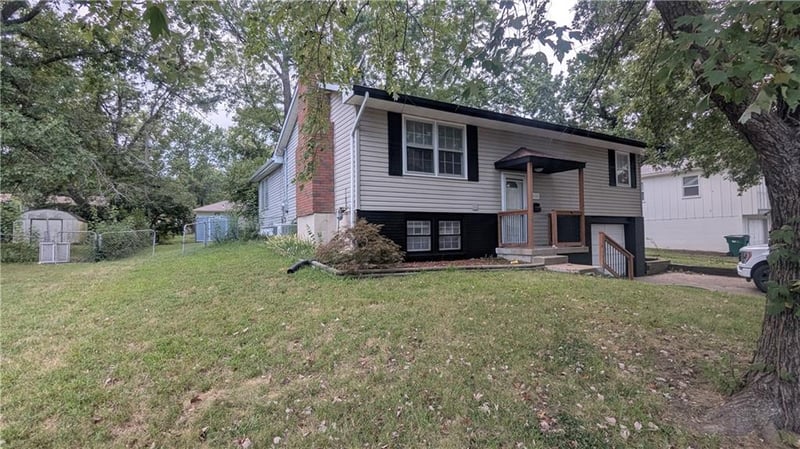 13420 Belmeade Ave, Grandview, MO 64030