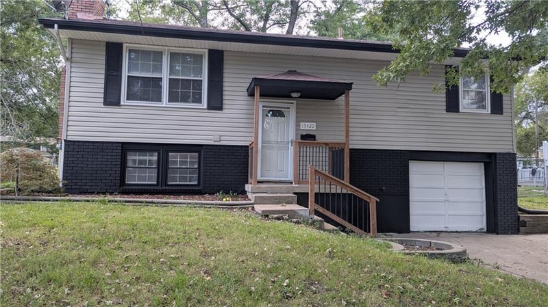 13420 Belmeade Ave, Grandview, MO 64030