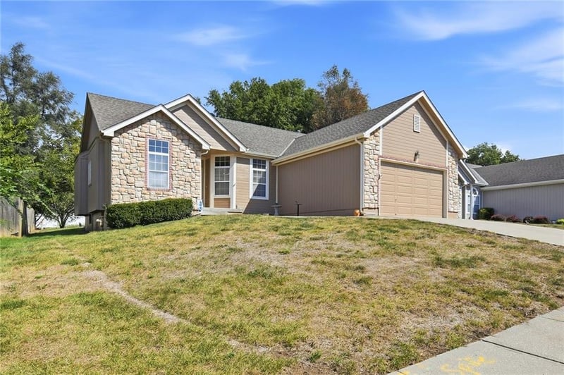 1513 NE Craigievar Dr, Blue Springs, MO 64014