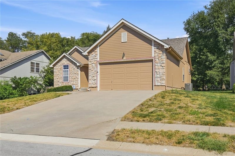 1513 NE Craigievar Dr, Blue Springs, MO 64014
