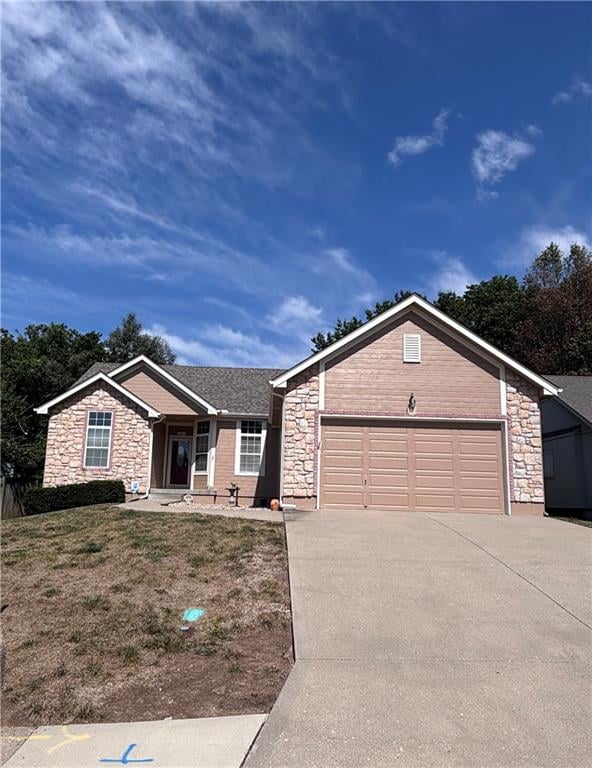 1513 NE Craigievar Dr, Blue Springs, MO 64014