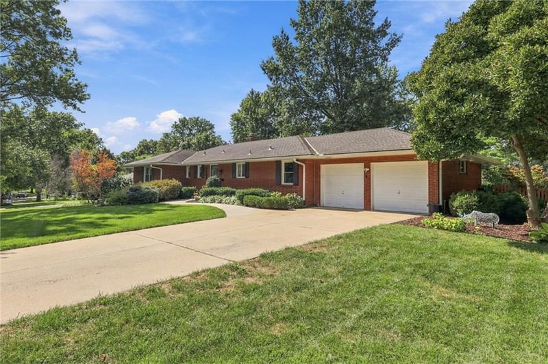 9500 Meadow Ln, Leawood, KS 66206