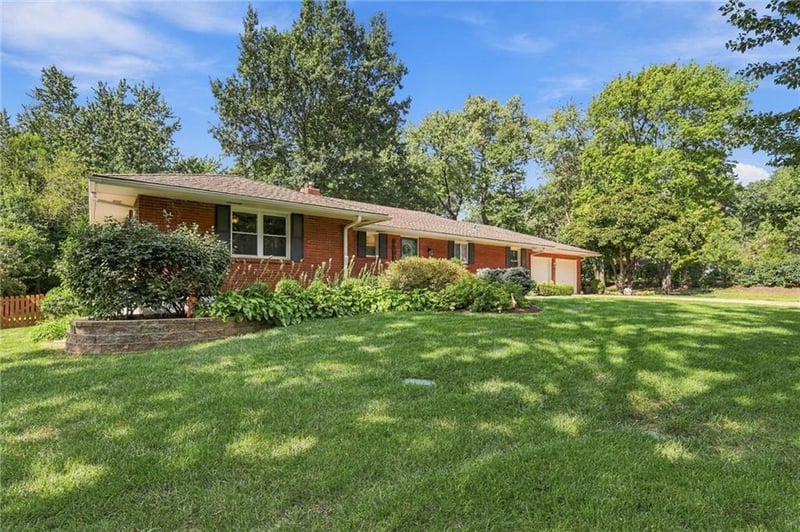 9500 Meadow Ln, Leawood, KS 66206