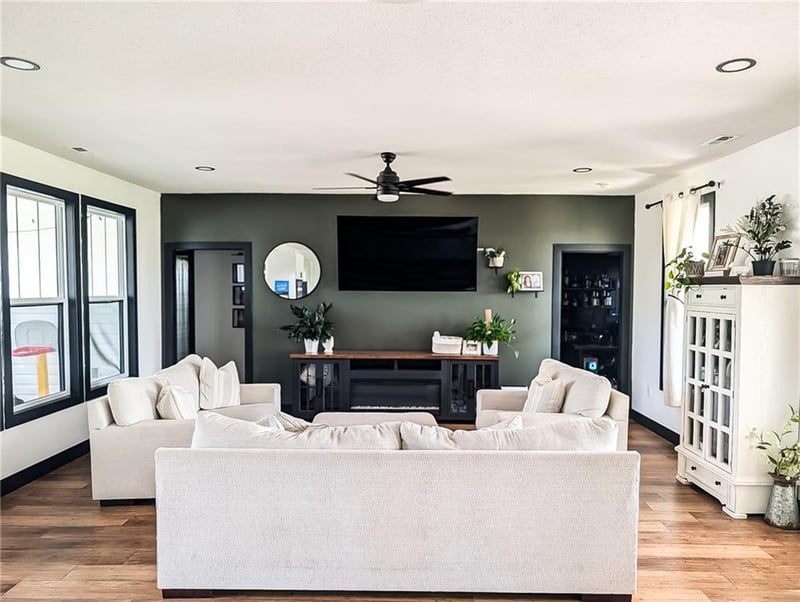 1003 Se 750th Rd, Windsor, MO 65360