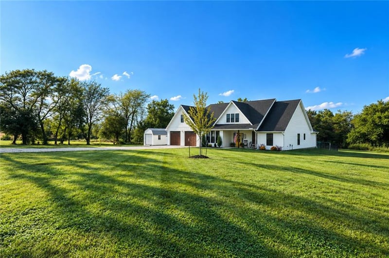 1003 Se 750th Rd, Windsor, MO 65360