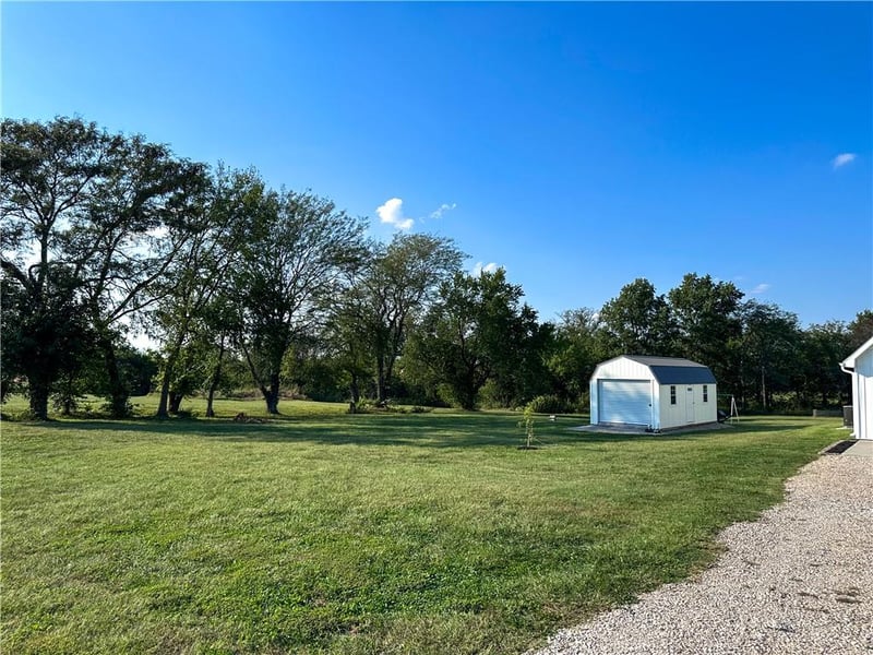 1003 Se 750th Rd, Windsor, MO 65360