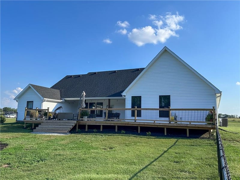 1003 Se 750th Rd, Windsor, MO 65360