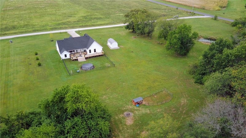1003 Se 750th Rd, Windsor, MO 65360