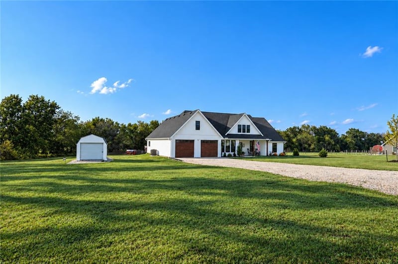 1003 Se 750th Rd, Windsor, MO 65360