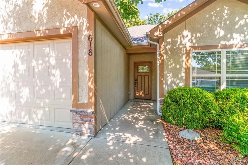 618 NW Walnut St, Grain Valley, MO 64029