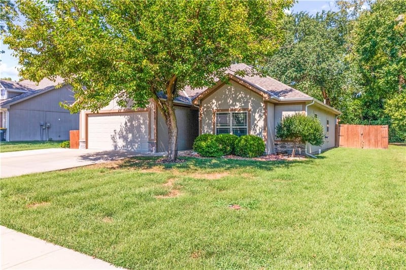 618 NW Walnut St, Grain Valley, MO 64029