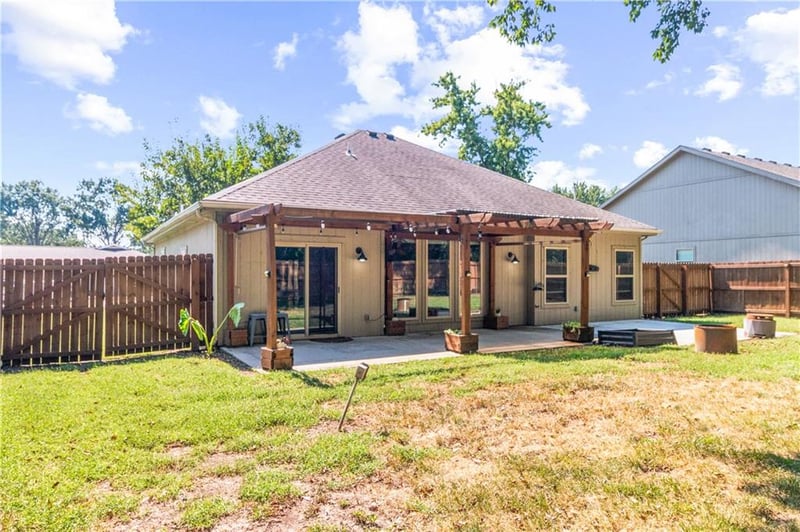 618 NW Walnut St, Grain Valley, MO 64029