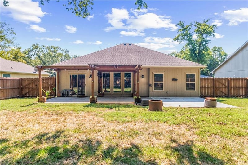618 NW Walnut St, Grain Valley, MO 64029