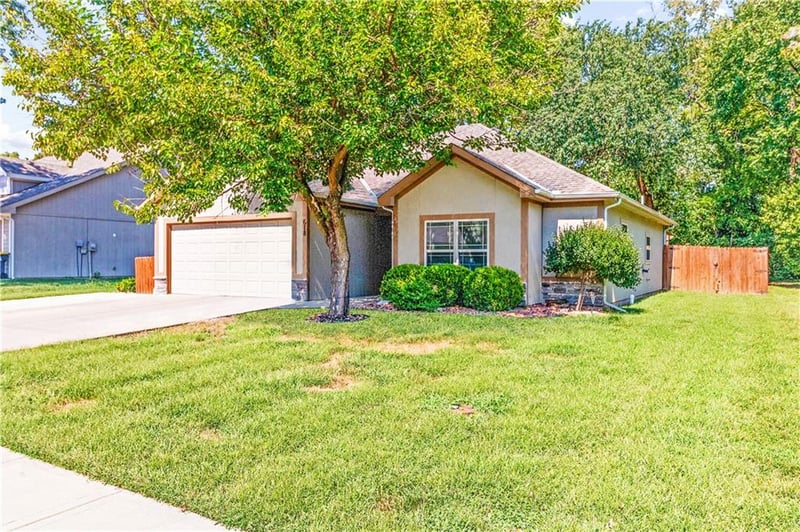 618 NW Walnut St, Grain Valley, MO 64029