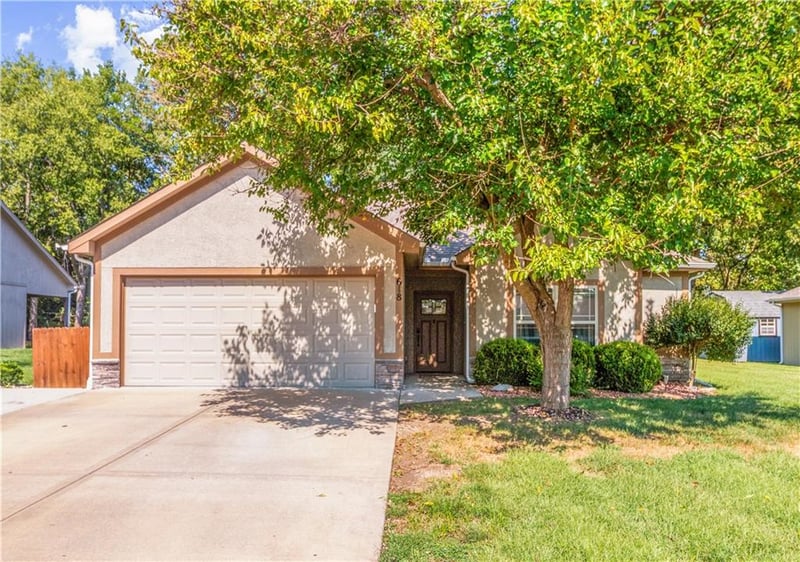 618 NW Walnut St, Grain Valley, MO 64029