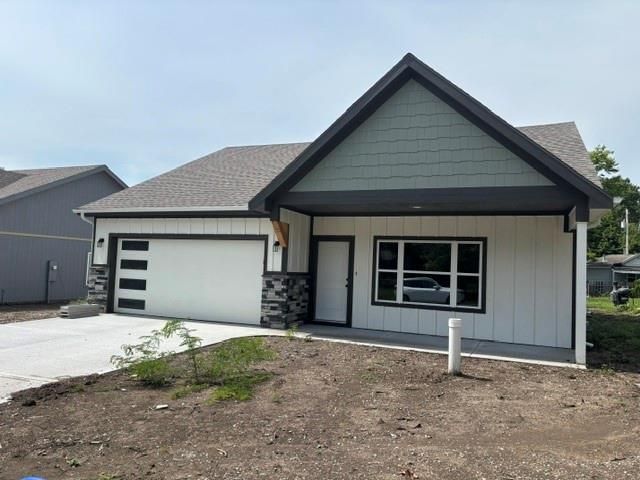 444 N Prarie St, Liberty, MO 64068