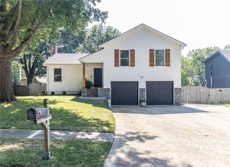1829 152nd Cir E, Olathe, KS 66062