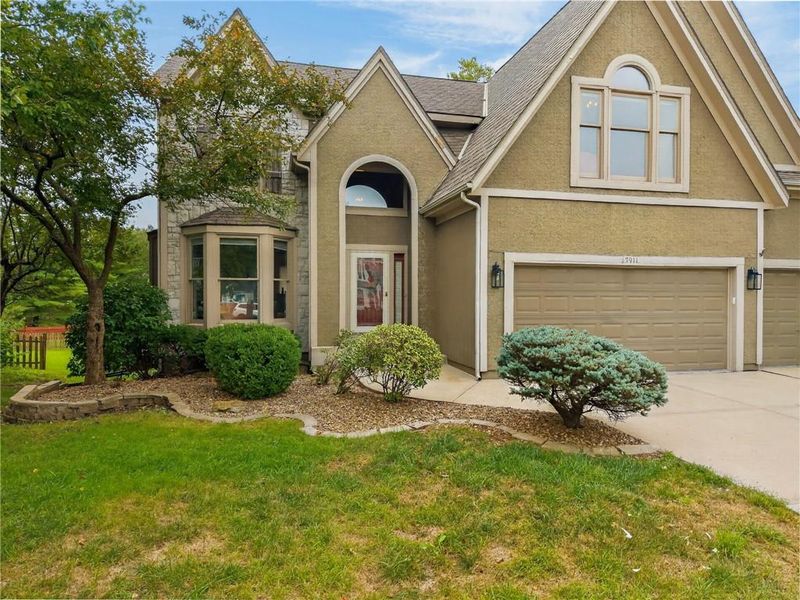 7911 W 131st Ter, Overland Park, KS 66213